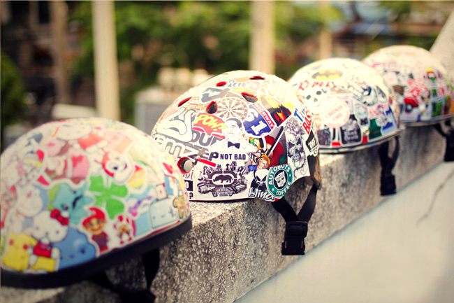 in decal non bao hiem gia re