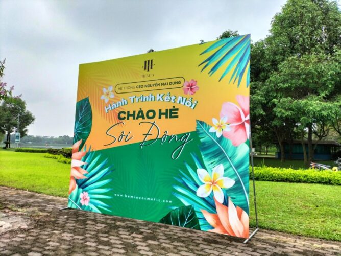 In bạt backdrop chuyên nghiệp – Giải pháp tạo điểm nhấn cho sự kiện