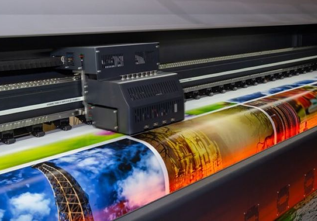 nên chọn in UV hay in kỹ thuật số